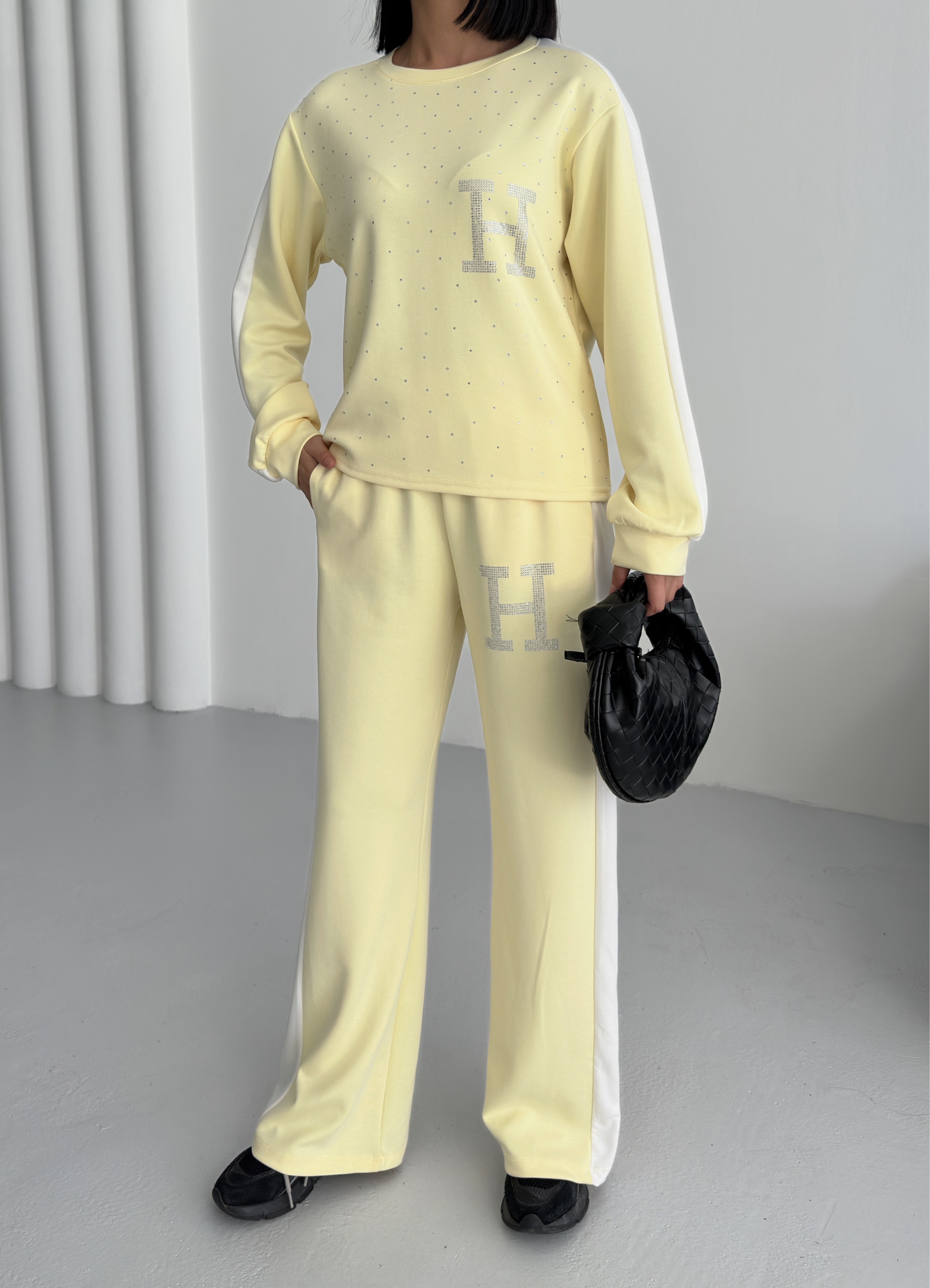 Taş Detaylı Sarı Eşofman Takımı – Şerit Kollu Rahat Kesim ek resim